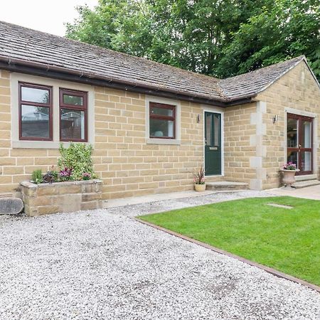 Large 2-Bedroom Bungalow Near Airedale Hospital, Keighley, Convenient Location With Parking Steeton Extérieur photo