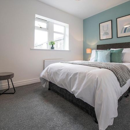 Large 2-Bedroom Bungalow Near Airedale Hospital, Keighley, Convenient Location With Parking Steeton Extérieur photo